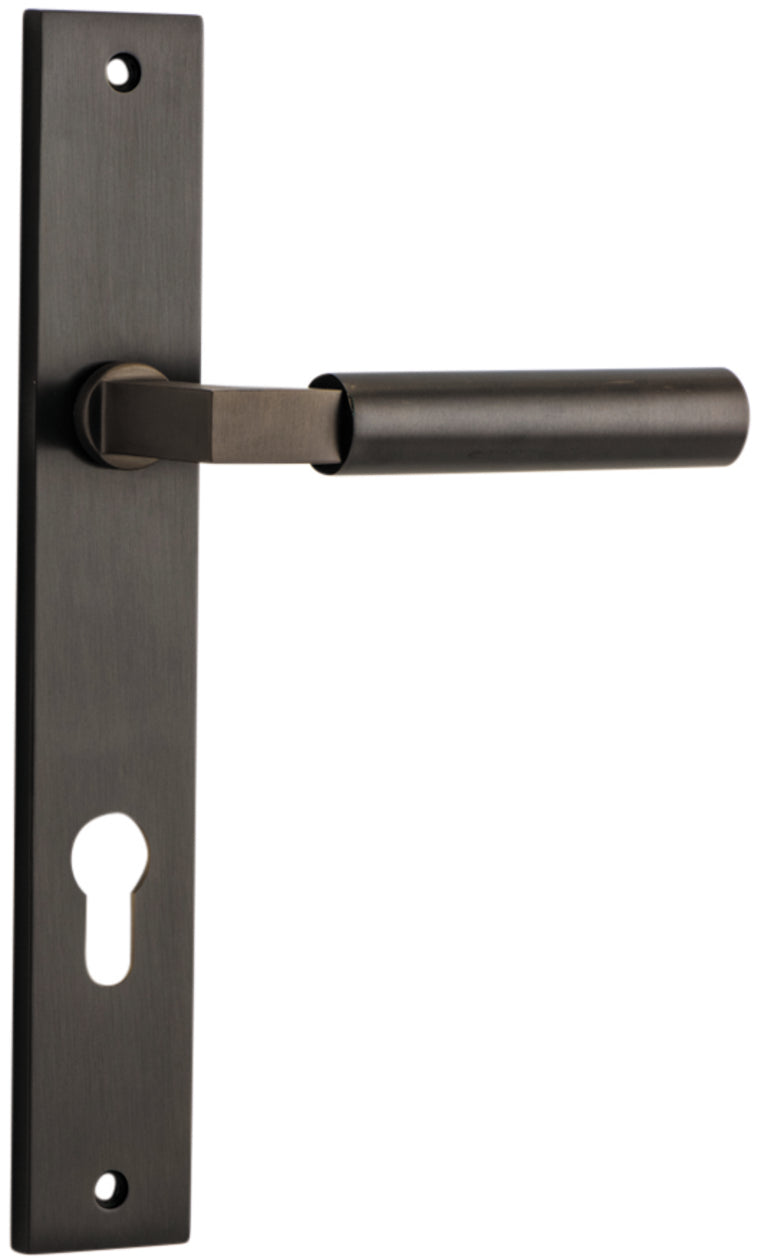 Berlin Lever - Rectangular Backplate - Ella Grace - Iver - Signature Brass - Door Levers