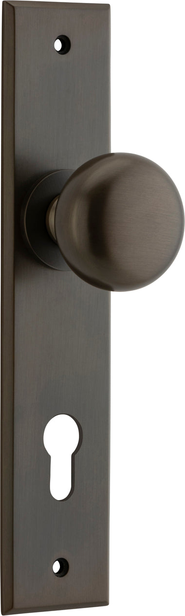 Cambridge Knob - Chamfered Backplate - Ella Grace - Iver - Signature Brass - Door Knobs