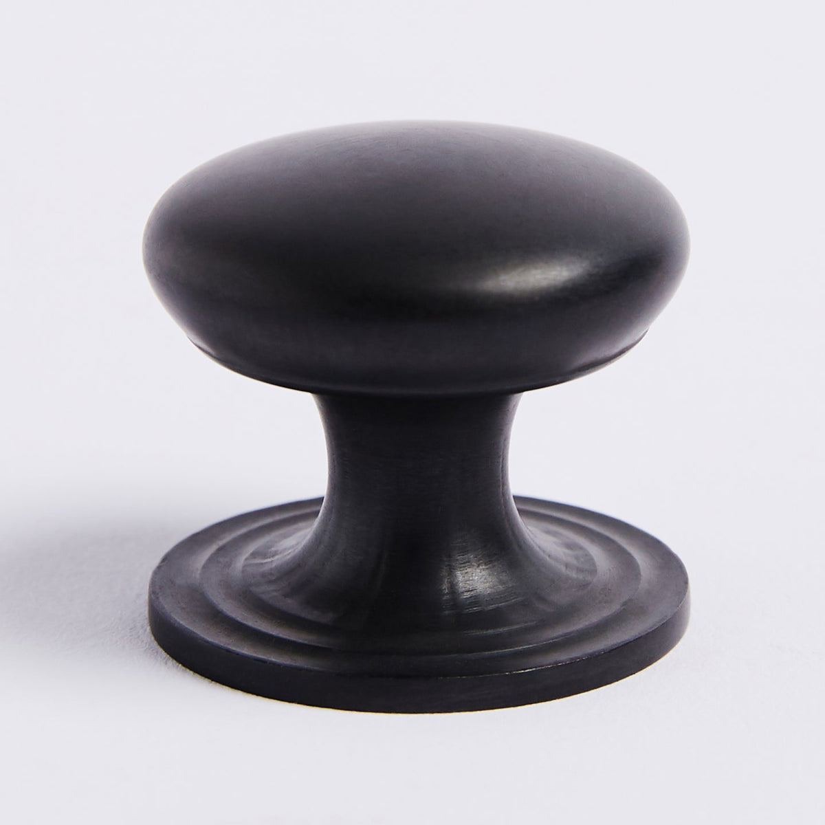 Kew Knob in scorched black, detail