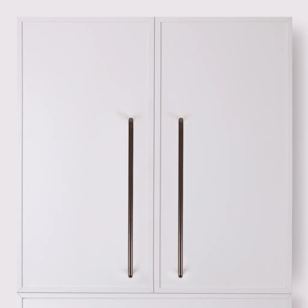 Ren Appliance Pull fitted to cabinetry