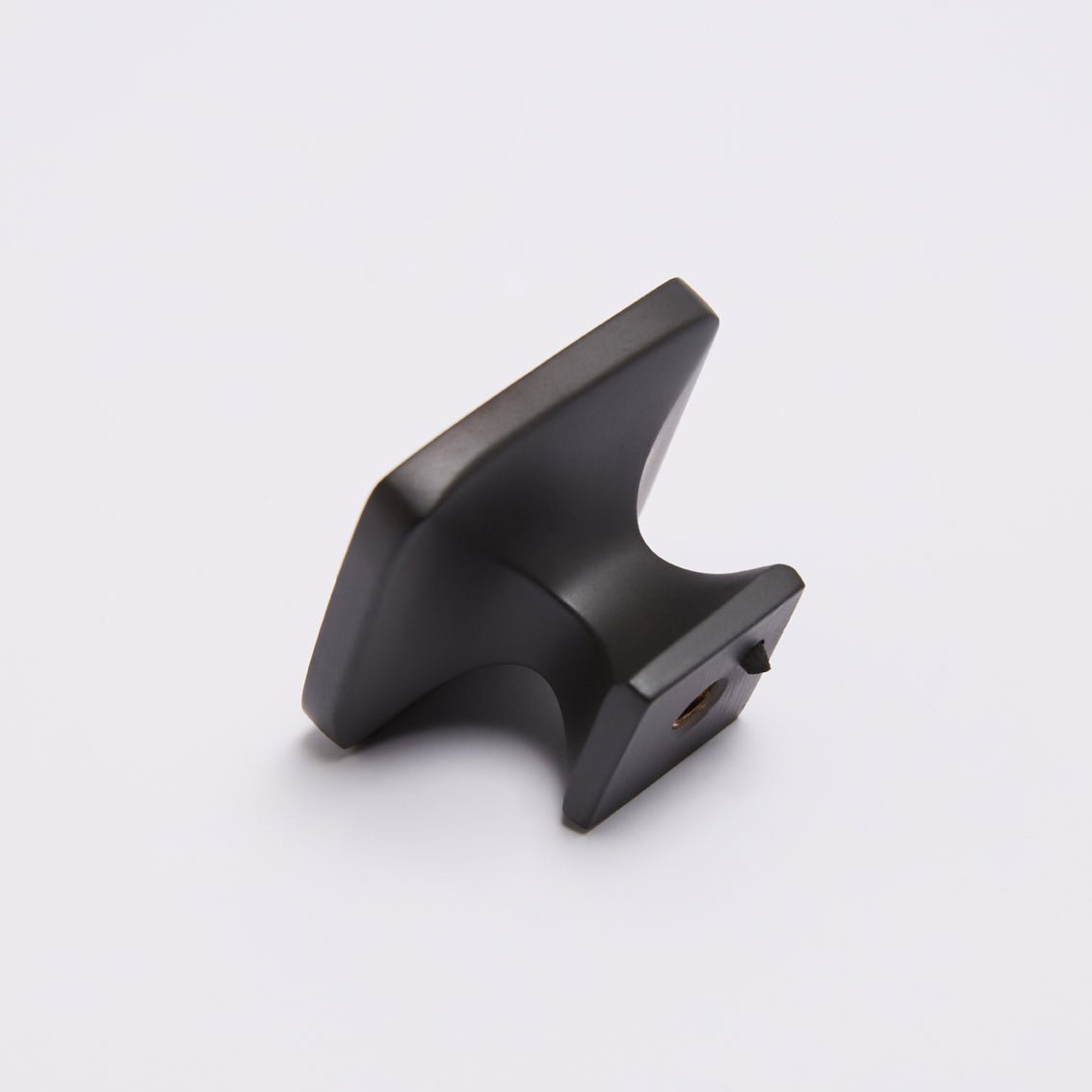 Bronte Knob in blackest black, detail view
