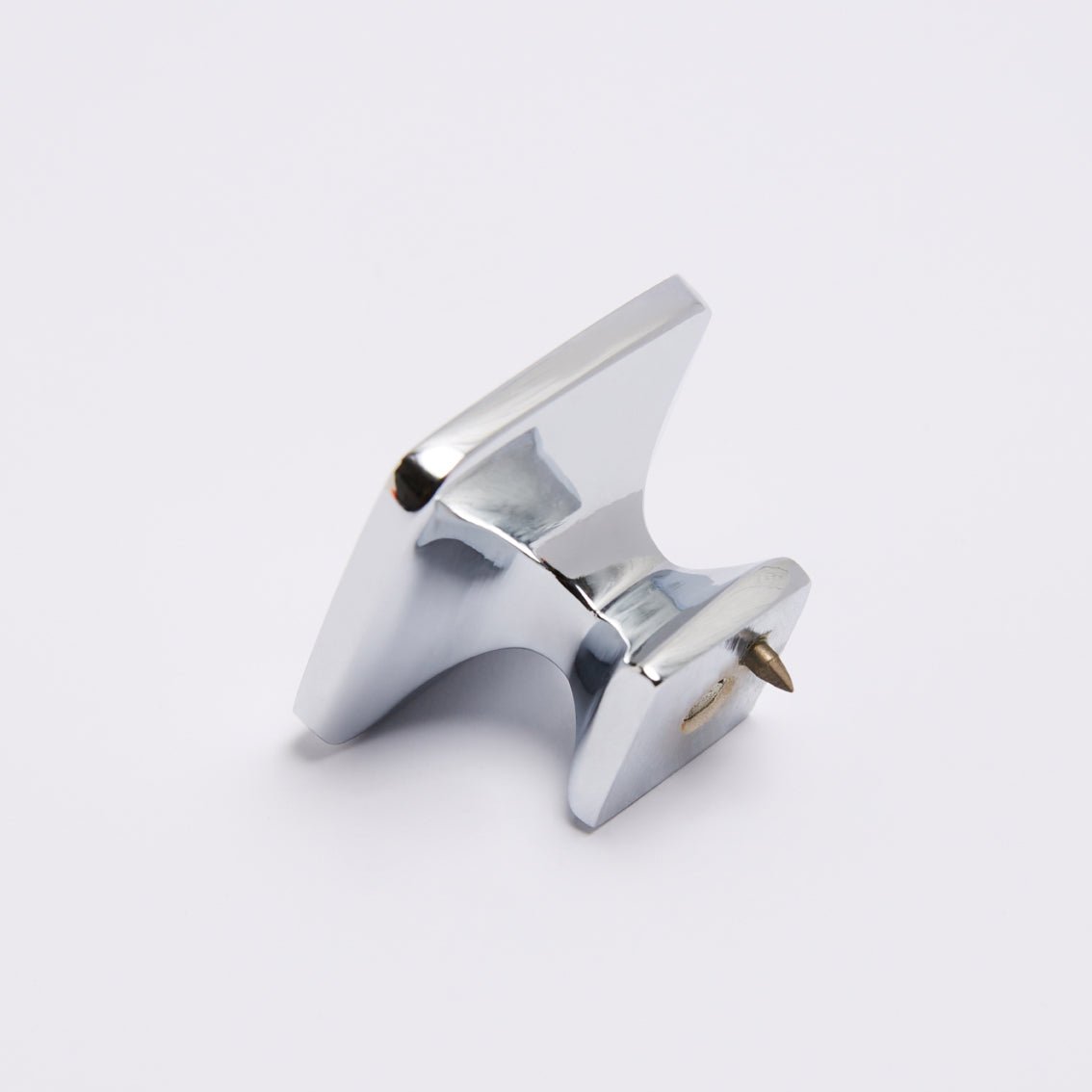 Bronte Knob in polished chrome, detail view
