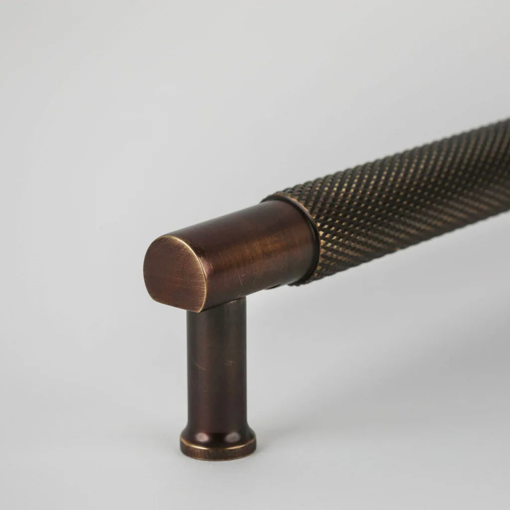 New Yorker Handle in oil rubbed bronze, knurled detail