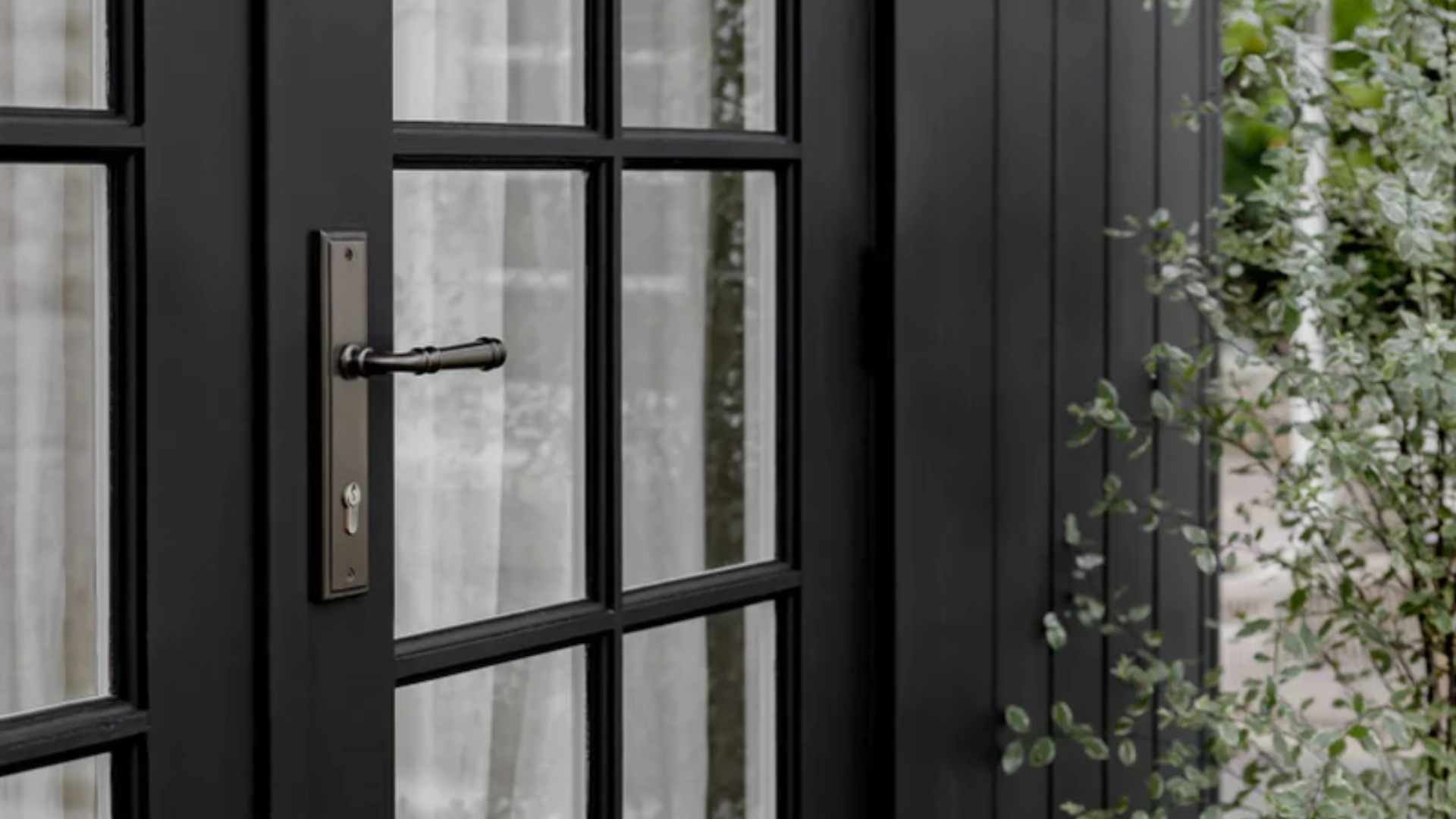 Door Hardware for Period Homes: Balancing Tradition with Modern Design