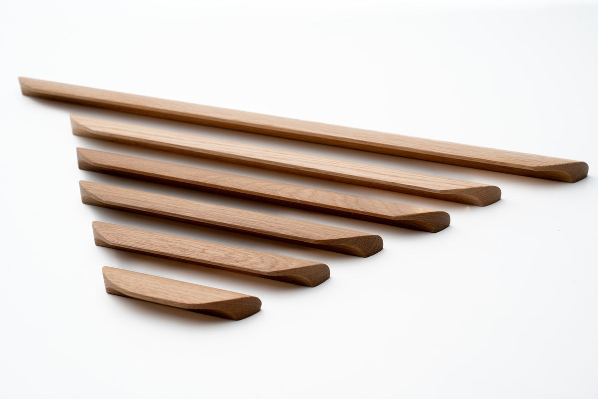 OK.5 Moonbeam long timber pull in solid oak by Ookami Studio