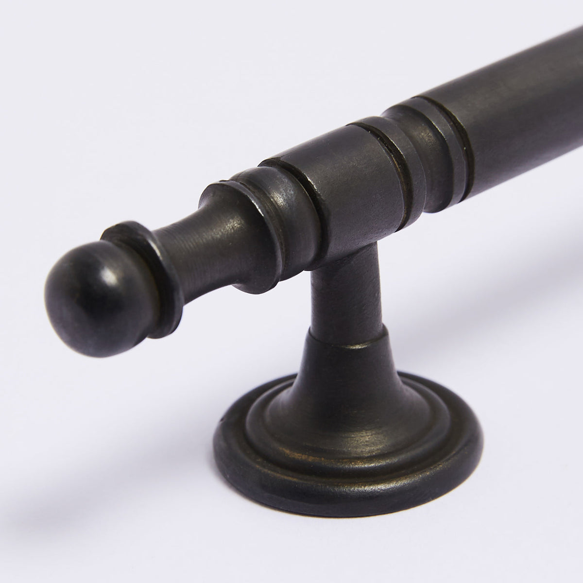 Kew Appliance Pull in scorched black, detail