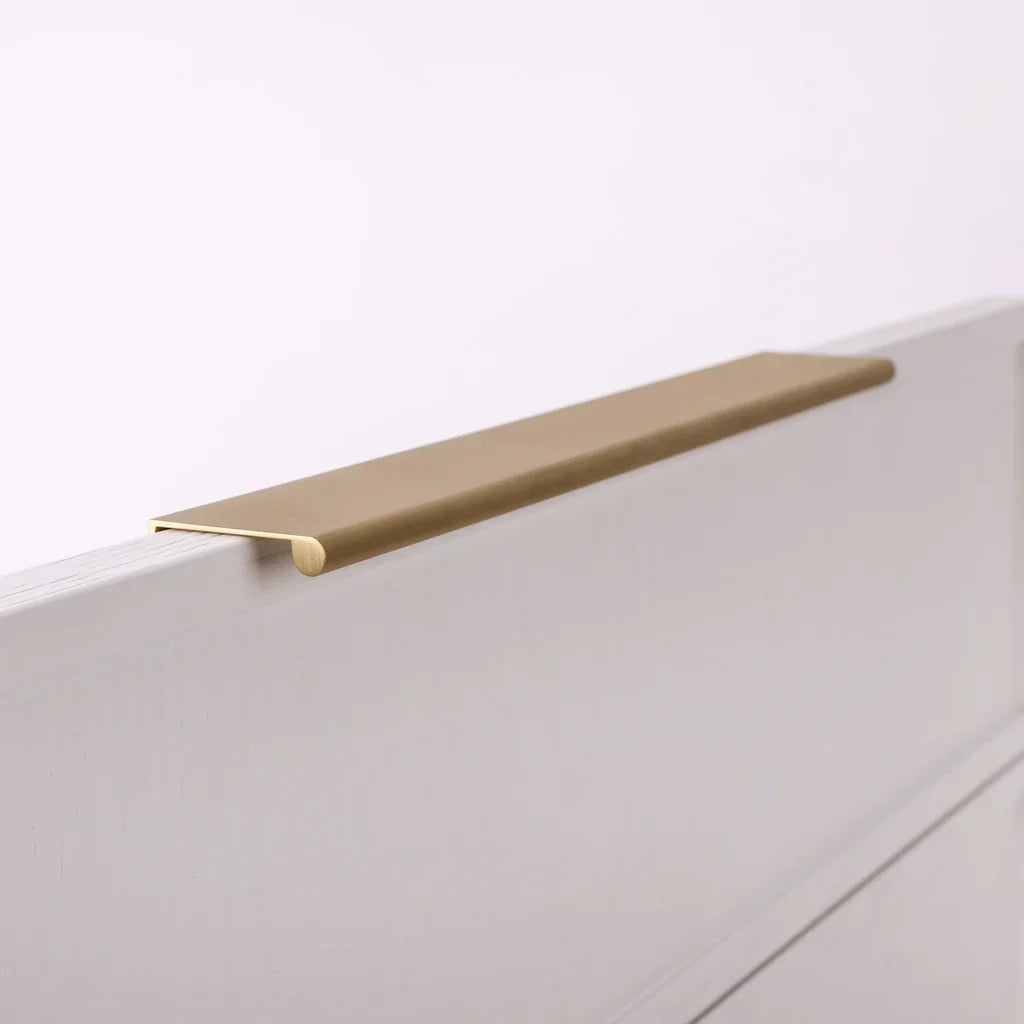 Ren Lip Pull in burnished brass, detail