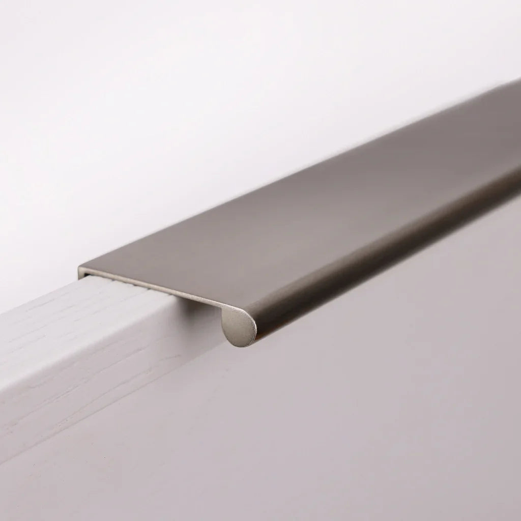 Ren Lip Pull in satin nickel, detail