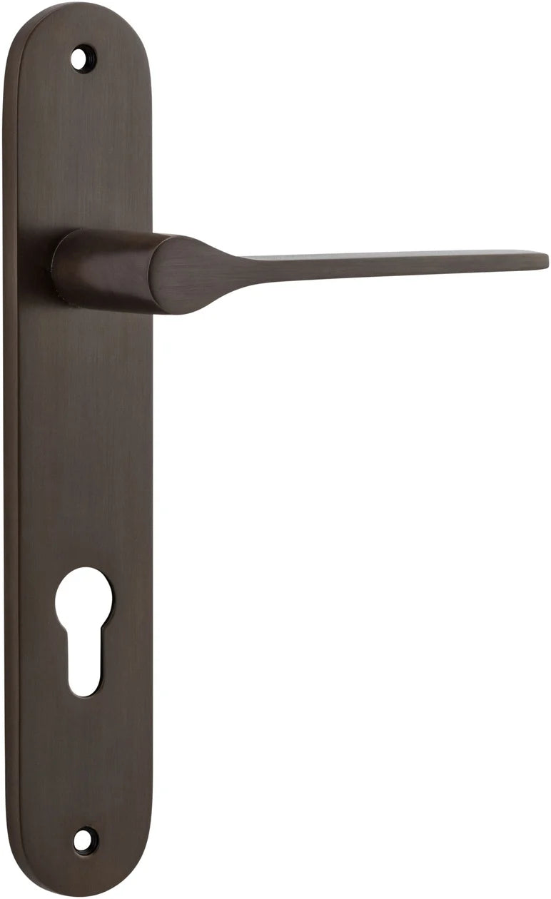 Como Lever - Oval Backplate - Ella Grace - Iver - Signature Brass - Door Levers