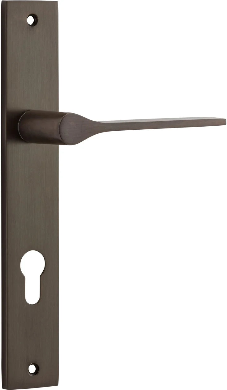 Como Lever - Rectangular Backplate - Ella Grace - Iver - Signature Brass - Door Levers