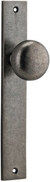 Cambridge Knob - Rectangular Backplate - Ella Grace - Iver - Distressed Nickel - Door Knobs