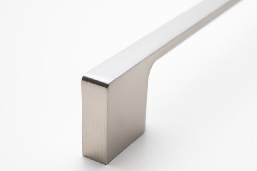 Havolka Edge appliance pull in smooth nickel, close detail