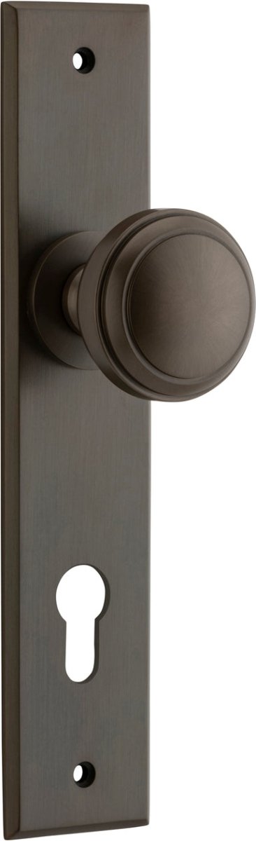 Paddington Knob - Chamfered Backplate - Ella Grace - Iver - Signature Brass - Door Knobs