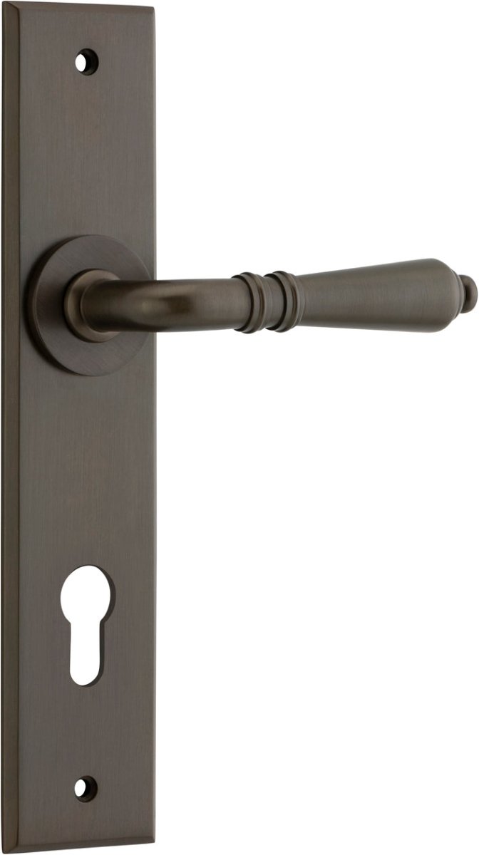 Sarlat Lever - Chamfered Backplate - Ella Grace - Iver - Signature Brass - Door Levers